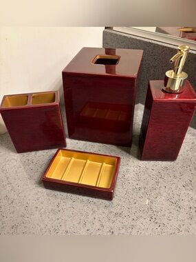 Mike + Ally Venetian Garnet 4-Piece Bathroom Accessories.